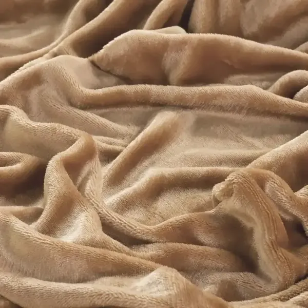 Teplá, hebká mikroplyšová strana Dual Feel®