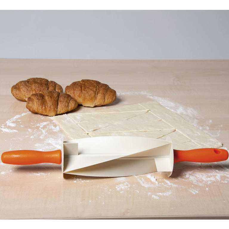 Váleček na přípravu croissantů