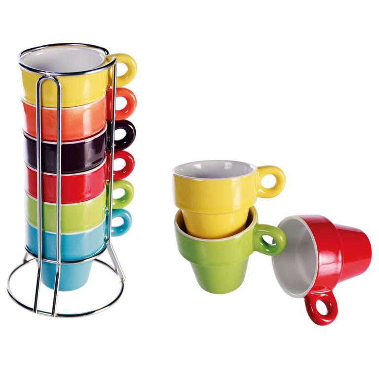 Kubki ceramiczne w stojaku