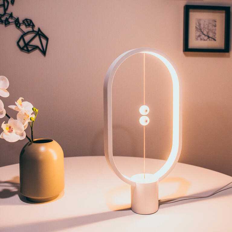 Stolní lampa Heng Balance Lamp Plastic Ellipse USB bílá