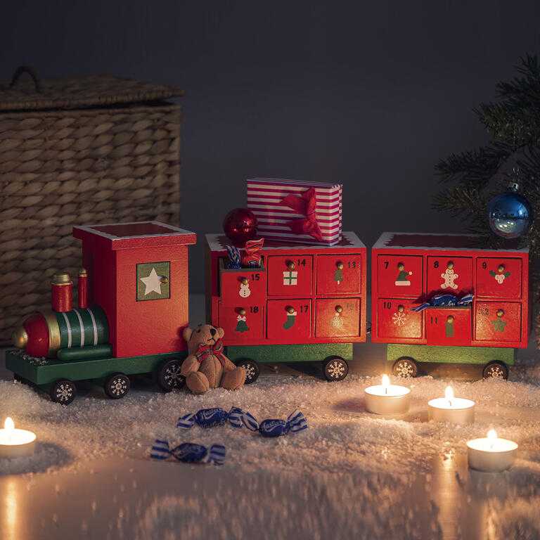 Dřevěný vláček - adventní kalendář