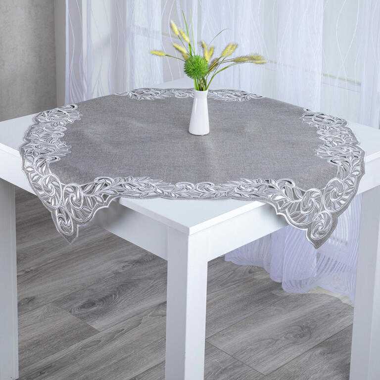 Středový ubrus se zdobným okrajem 85 x 85 cm
