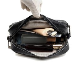 Dámska malá crossbody kabelka čierna - galéria #4
