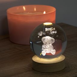 Skleněná LED koule na dřevěném podstavci MEDVÍDEK - galerie #1