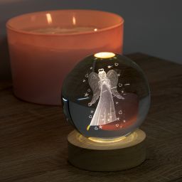 Skleněná LED koule na dřevěném podstavci ANDĚL - galerie #1