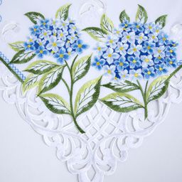 Středový ubrus s výšivkou světle modrá 85 x 85 cm - galerie #2