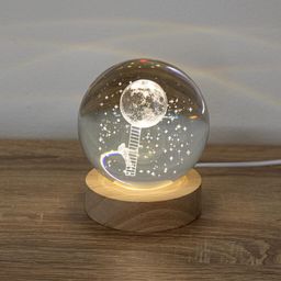 Skleněná LED koule na dřevěném podstavci KOSMONAUT