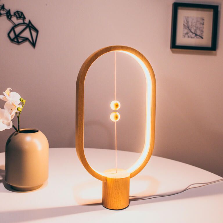 Dřevěná stolní lampa Heng Balance Lamp Ellipse USB přírodní