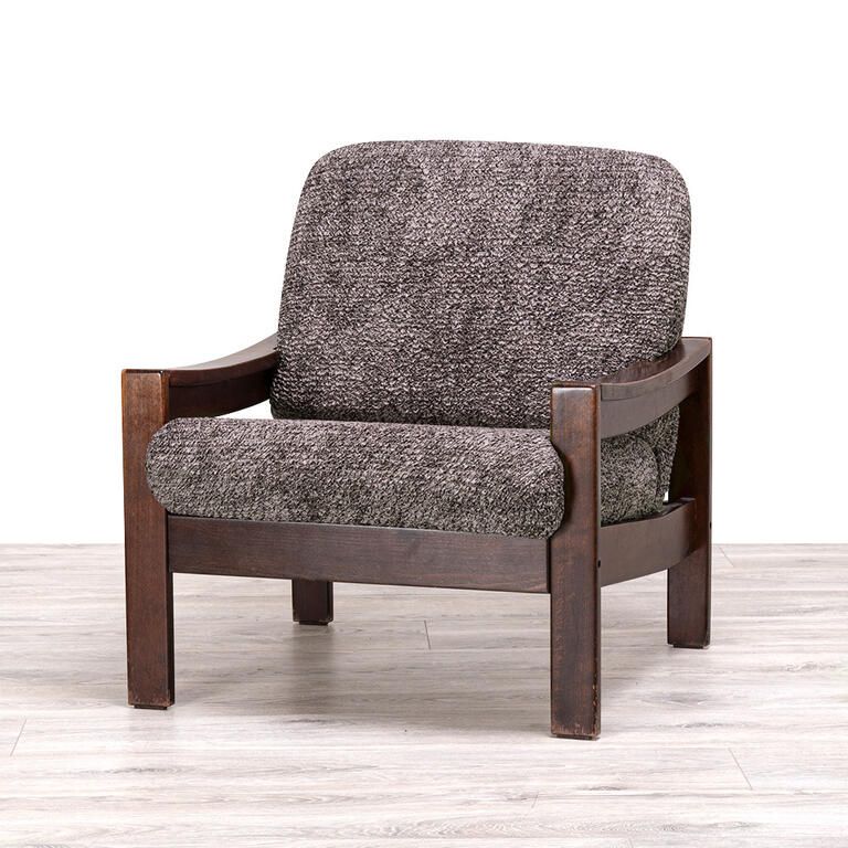 křeslo s dřevěnými rukojeťmi (š. 40 - 70 cm)
