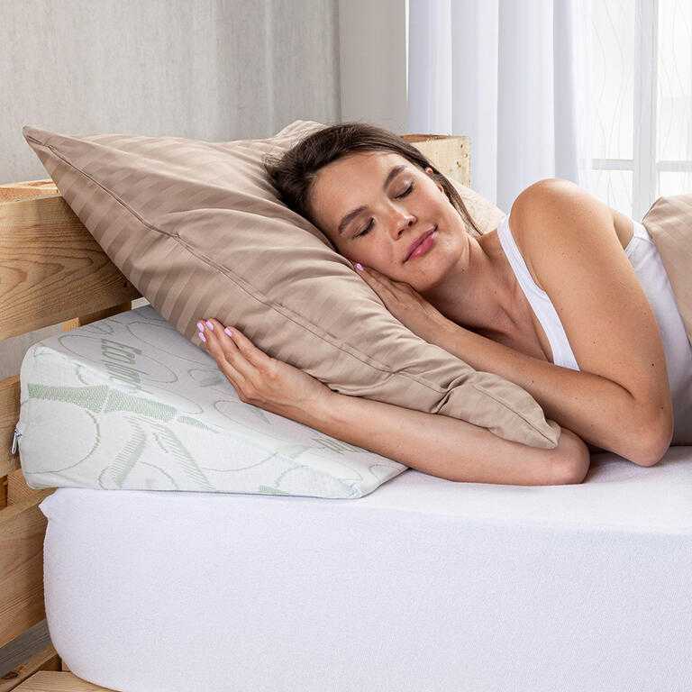 Klínový podhlavník BAMBOO Comfort 80 x 38 cm - galerie #5