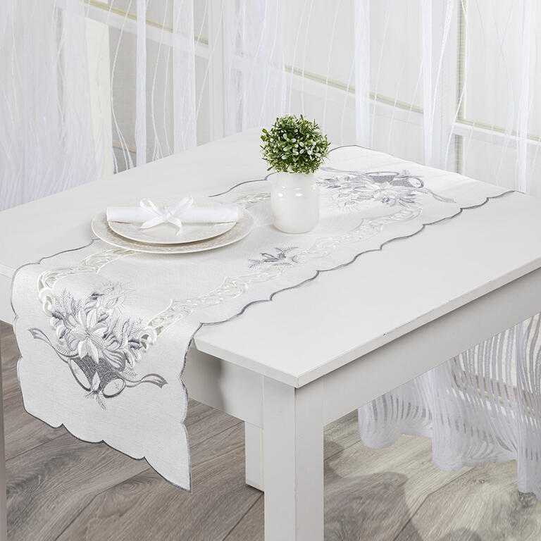Vánoční běhoun s výšivkou SVÍCE SE ZVONKY 40 x 110 cm