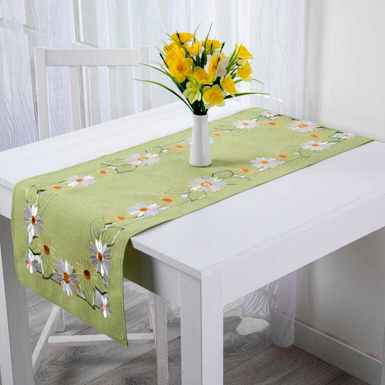 Běhoun s výšivkou KOPRETINY 40 x 110 cm