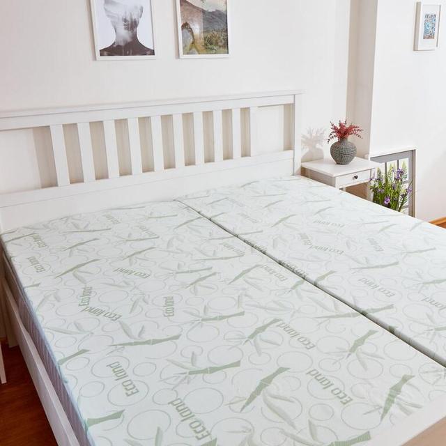 Postel v ložnici s krycí matrací BAMBOO Comfort